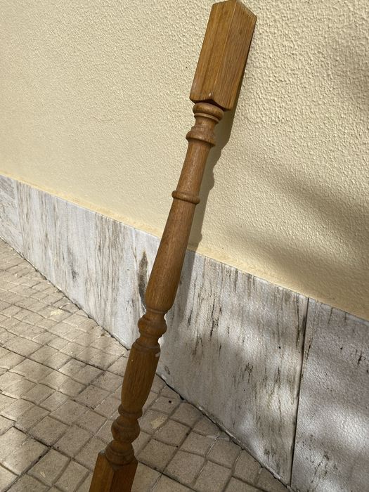 Balaústres em madeira maciça