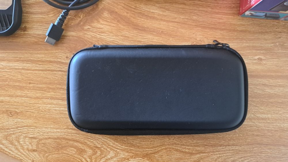 Nintendo Switch (completa com acessórios e caixa)