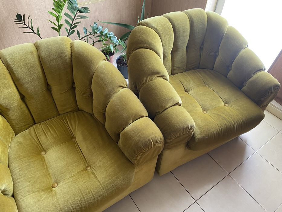 Duas poltronas em bom estado