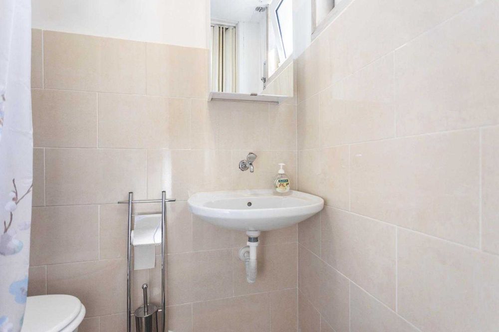 Quarto com excelente localização e banheiro privado, Cacilhas