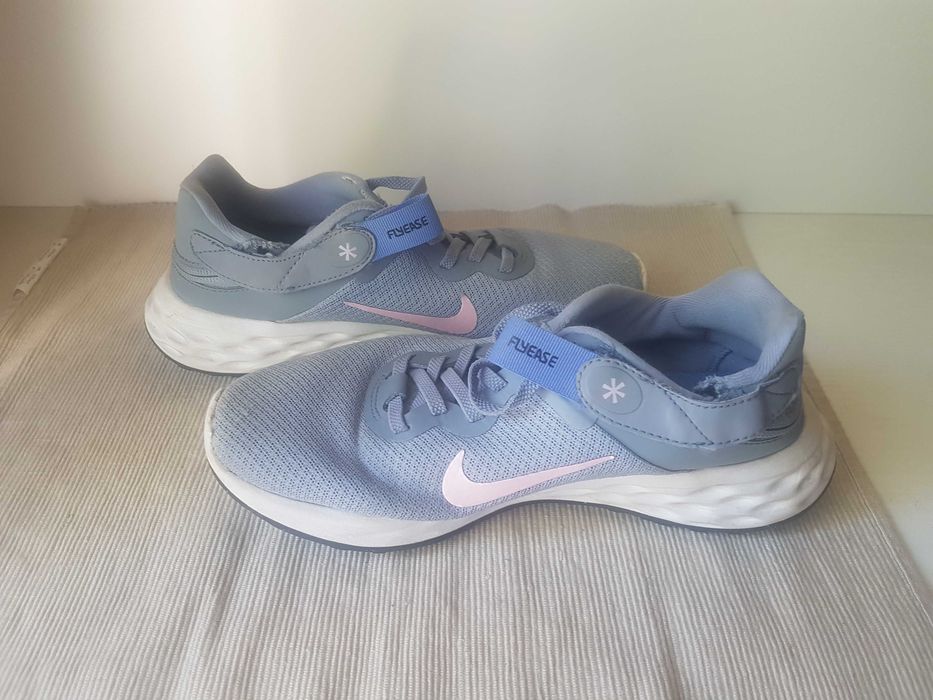 Nike 38 Flyease
