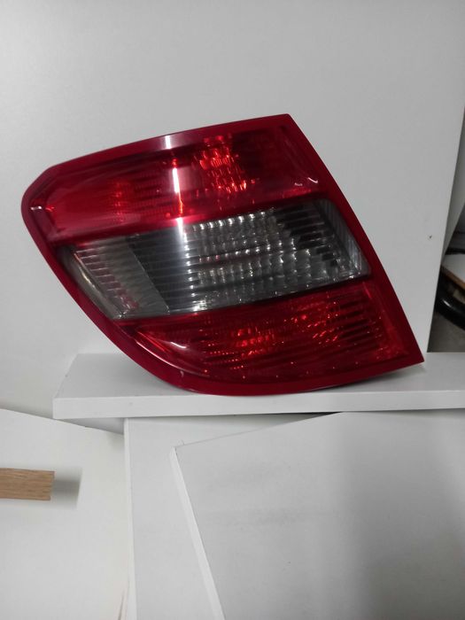 Farol traseiro mercedes