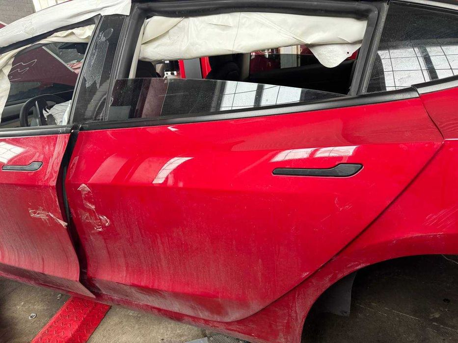 Двері передні задні Tesla Model 3 білі чорні сірі червоні сині графіт