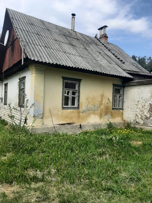 Продам частину будинку  з окремим  двором біля лісу