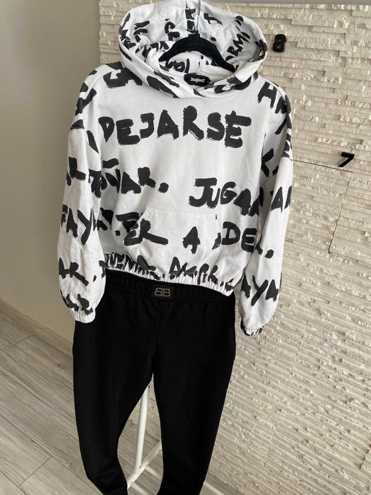 Desigual Kora genialna biała bluza z printem napisów