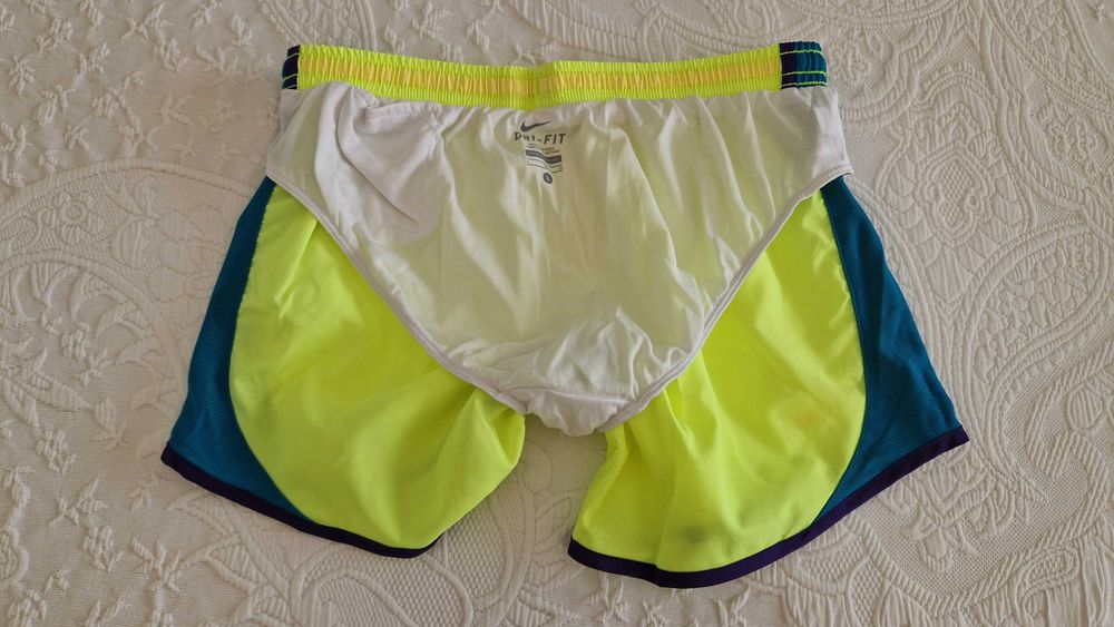 Calções Nike, amarelos, Dri-Fit, tamanho L