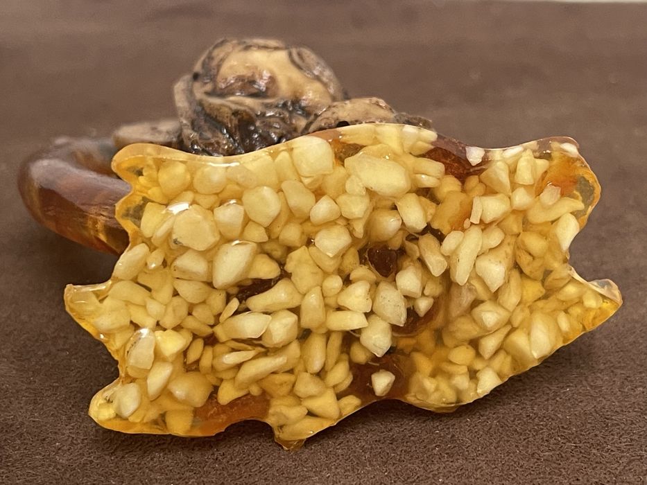 Stara Statuetka z Bursztynu i Tworzywa z Prl