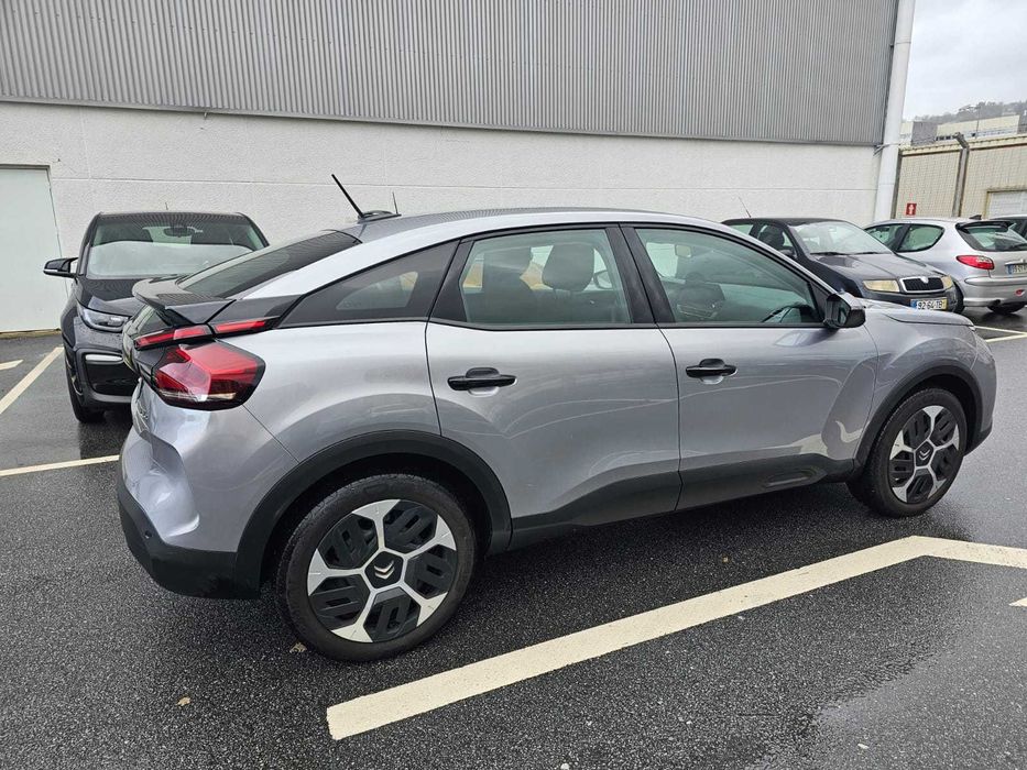 Citroen C4 com apenas 9 mil km rodados