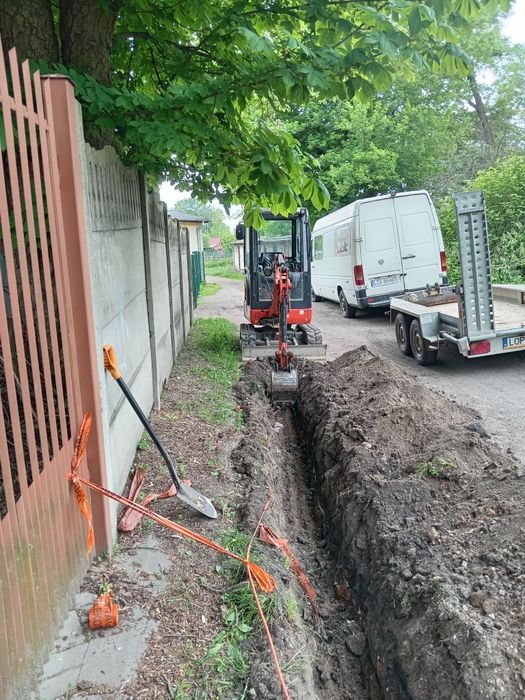 Usługi minikoparką i koparkoladowarką