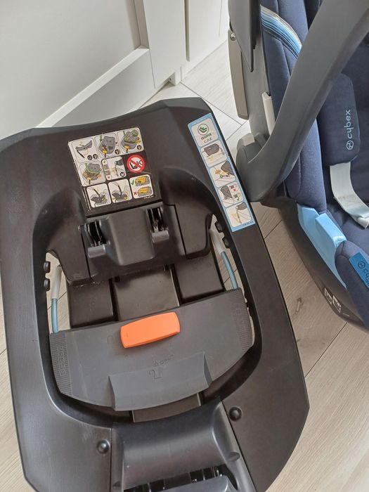 Fotelik z bazą Cybex Aton 5 i baza 2fix