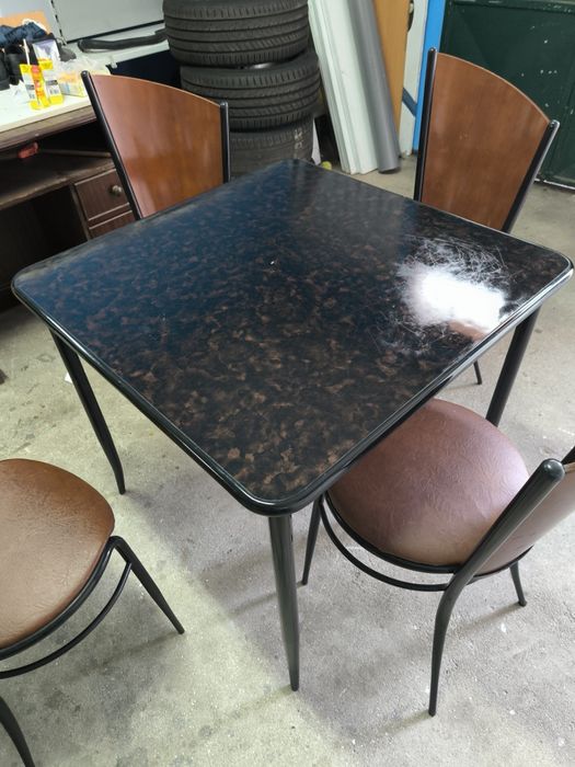 Mesa com 4 cadeiras