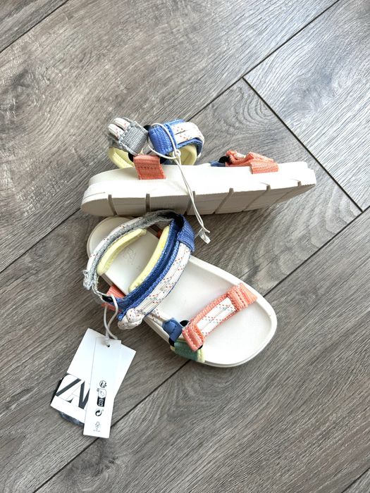Дитяче взуття 23-24р крокси кросівки босоніжки Zara Next Primark