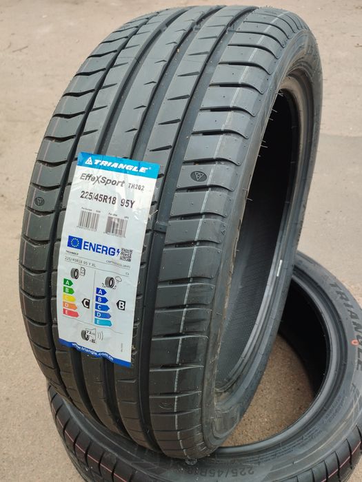 Шини Літні
225/45 R18 95Y XL Triangle EffeXSport TH202