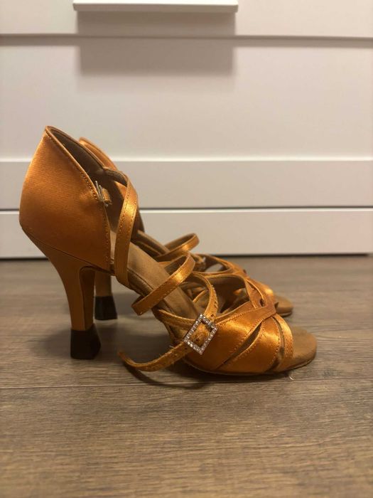 Buty do bachata lub salsa albo buty taneczne