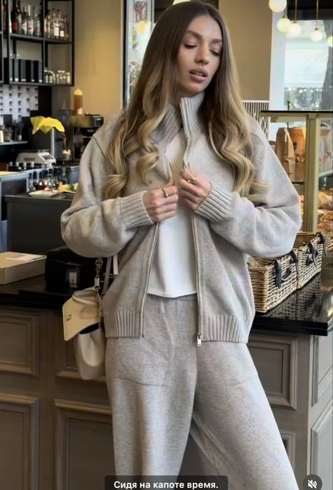 Вовняний трикотажний костюм: брюки + кардиган, бежевий