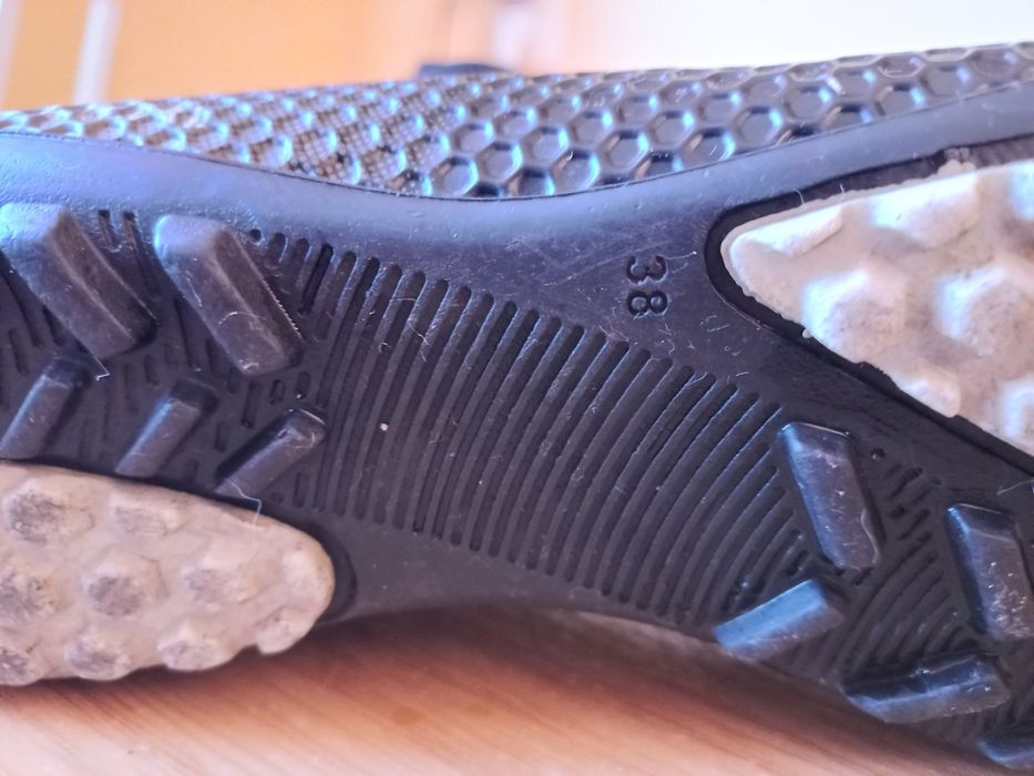 Футбольні бутси.