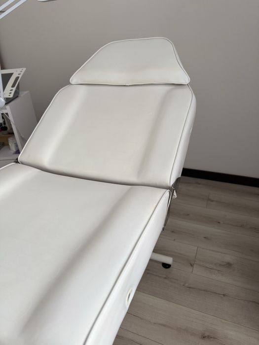 Кушетка косметологічна масажна