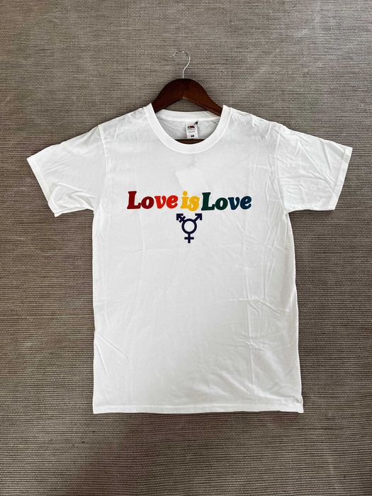 T-Shirt Love is Love – Fruit of the Loom – Nova