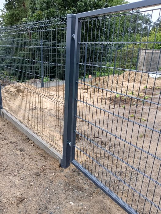 Montaż ogrodzeń panelowych drewnia, renowacja tarasowównych