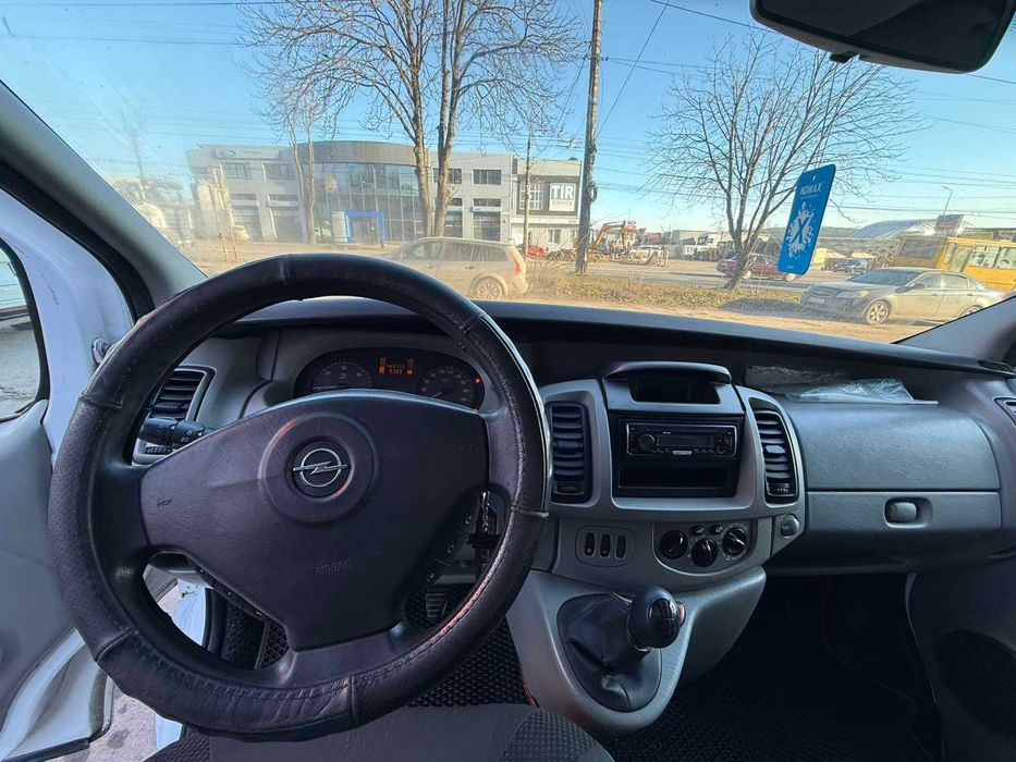 Вантажний бус Opel Vivaro 2009 Довга база