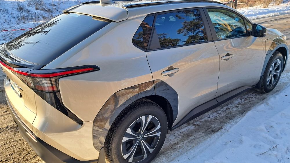 Продам Toyota BZ4X