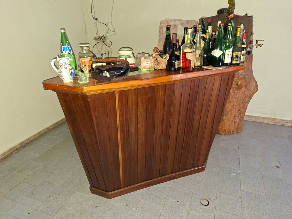 Mesa de bar em madeira