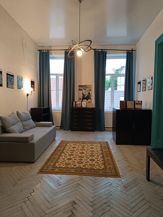 Подобова оренда трикімнатної квартири