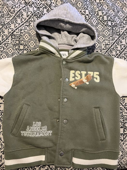 Casaco com capuz, da Zara - Tam 6/7