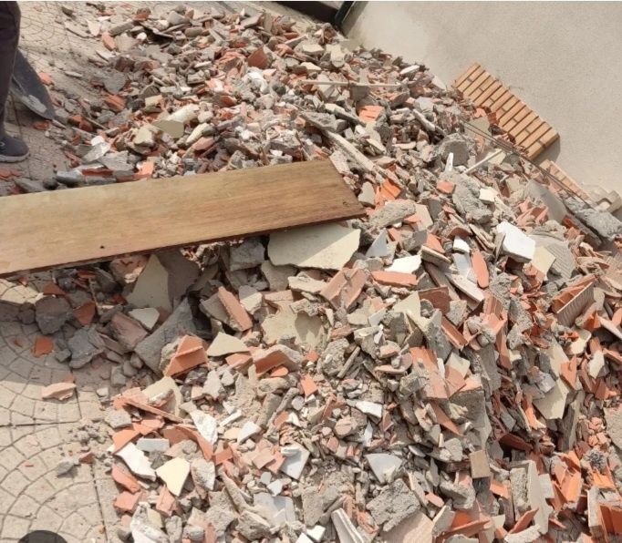 Faço cargas de entulho