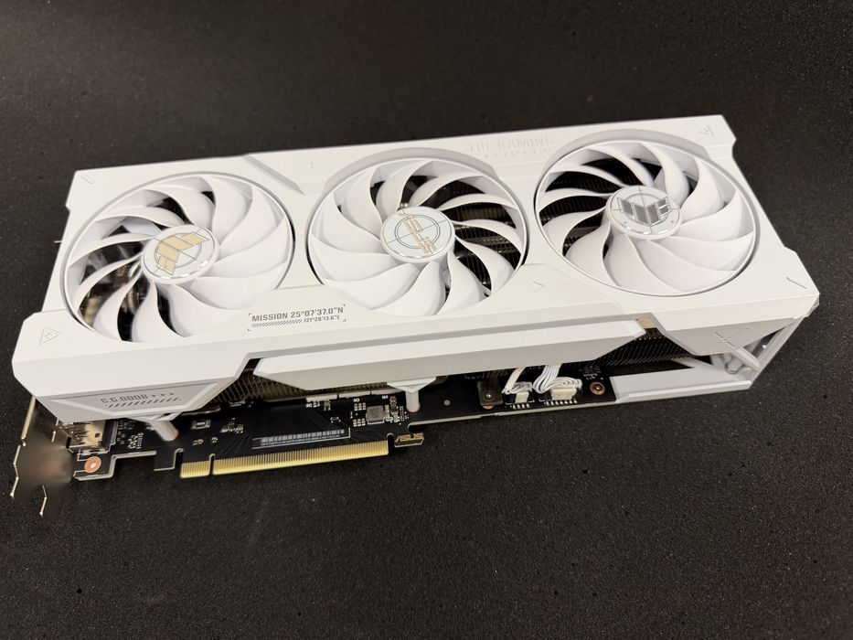 Asus tuf RTX4070ti 12gb white