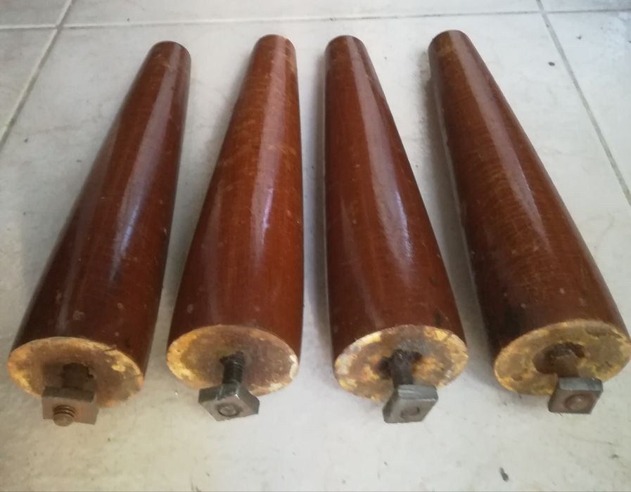 Pés em Madeira de Mobiliário