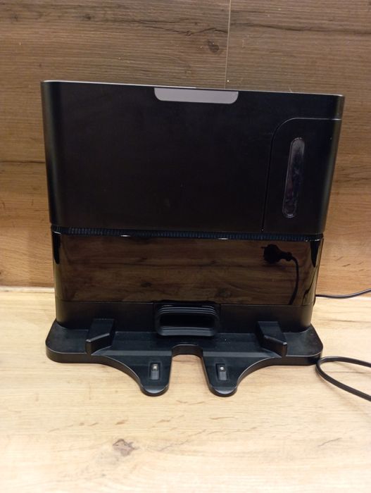 Robot sprzątający Shark AI Ultra z podstawą samoczynnie opróżniającą