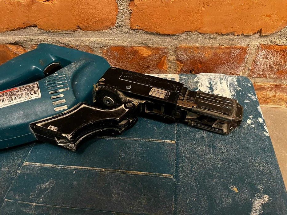 Makita 6834 – wkrętarka taśmowa + walizka