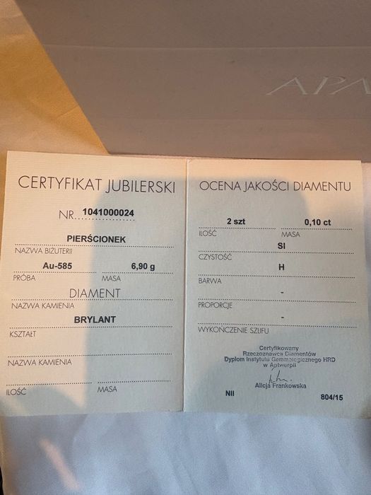 Złoty pierścionek z brylantami APART