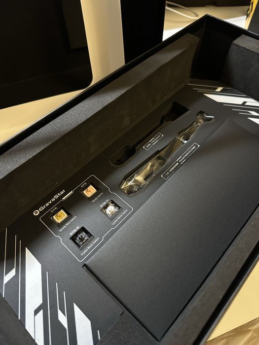 GravaStar Mercury K1 Pro Kailh Speedy Mint Battle-Worn Yellow