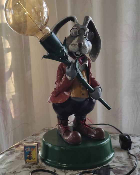 Настольная лампа.