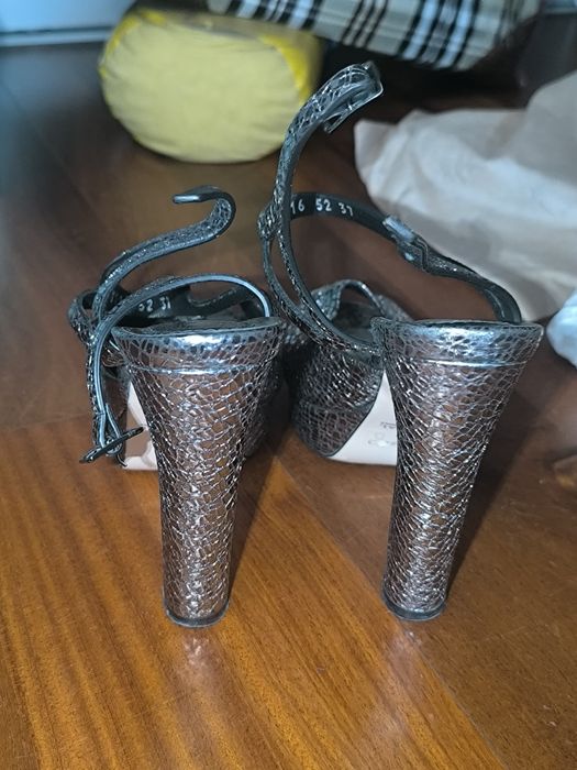 Туфлі на каблуку шкіряні жіночі блискучі випускні вечірні