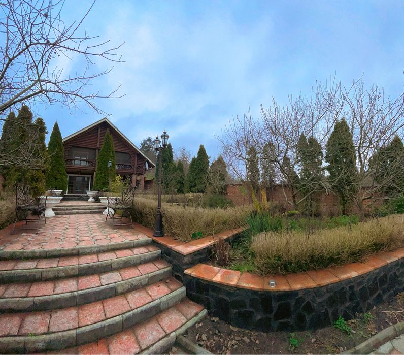 Продаж розкішного та унікального домоволодіння в м. Корсунь !