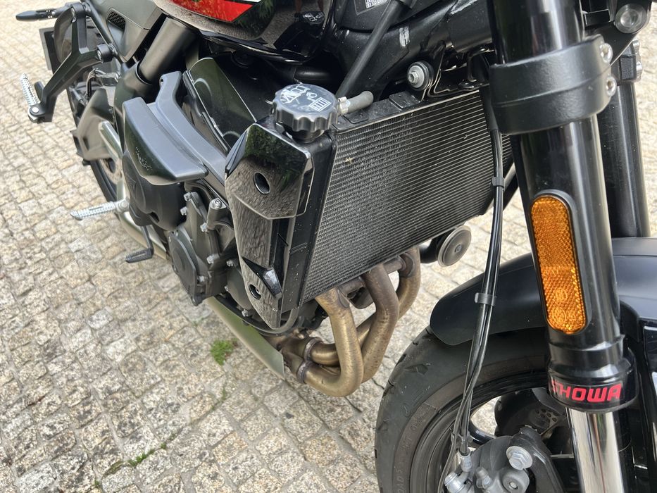 Triumph Trident 660 preta (11/2024) – 2 536 km – 1.º dono – como nova