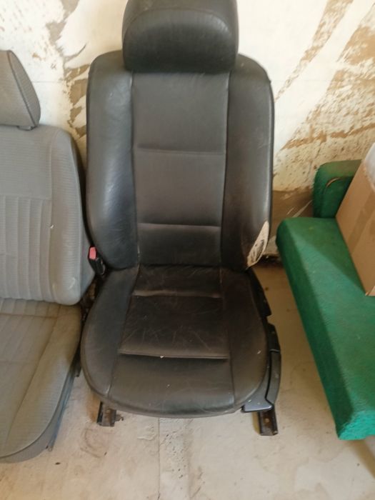 Продам 2 автоседенья