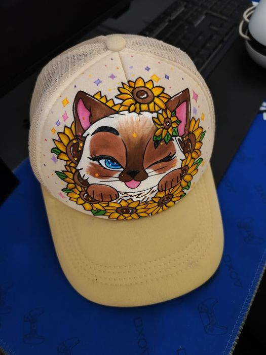 Boné Personalizado Pintado à Mão – Gatinho com Girassóis