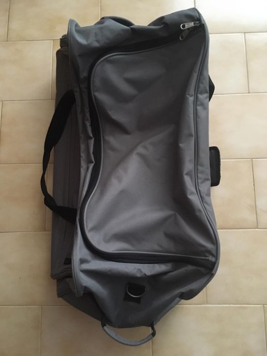 Mala de Viagem Cinzenta com Rodas