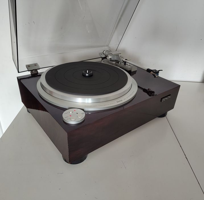 Denon DP-59M , gramofon wysokiej klasy . Najwyższy model