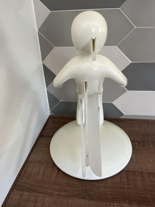 Stojak na noże - czlowiek - biały - używany - bez noży
