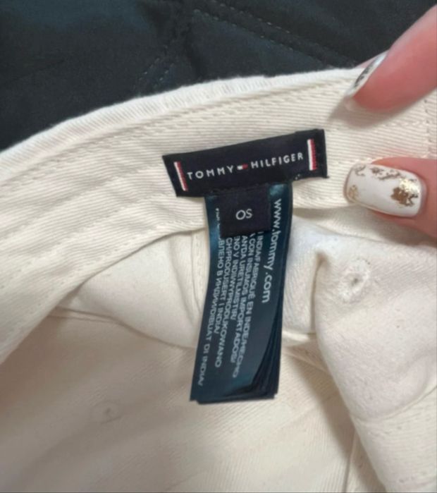 Biala czapka Tommy Hilfiger