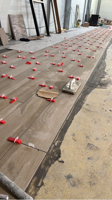 Qualified tile laying team…408604555284336640