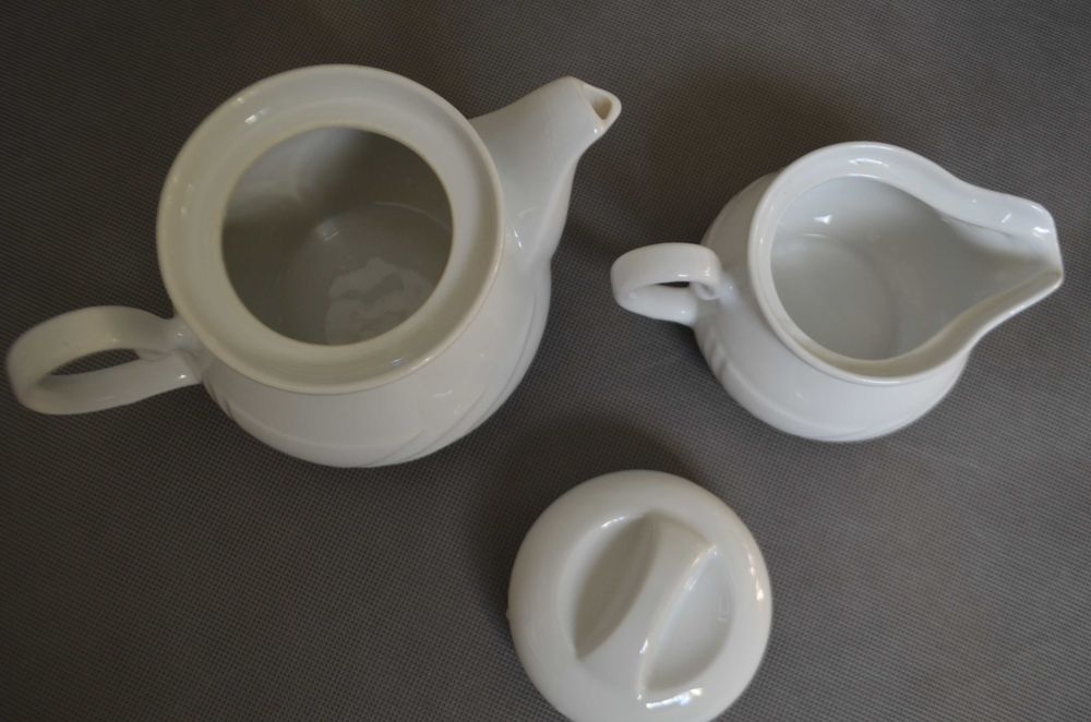 zestaw czajniczek i mlecznik porcelana Lubiana