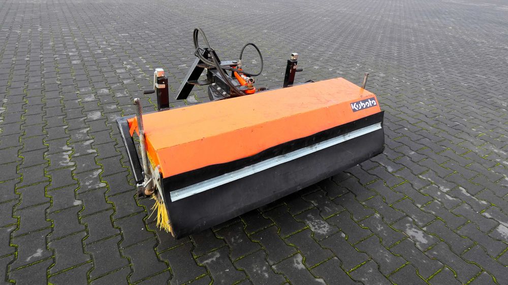 Zamiatarka KUBOTA KOVA LH1210 - Baras