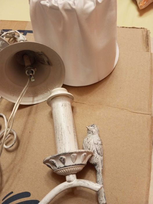 Продам люстры и бра.