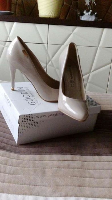 Buty szpilki 39 lakierowane